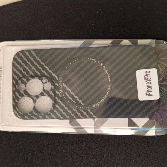 Tulmox ThinCarbon iPhone15 Pro Case - Picture 8 of 8